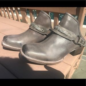 Train slide booties from Freebird by Steven